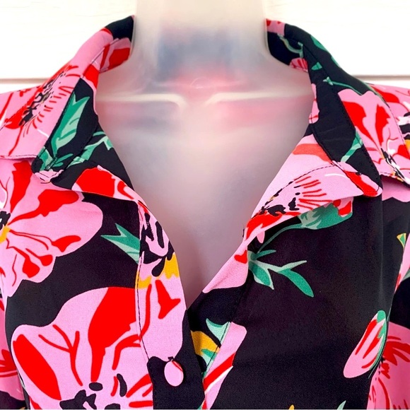 3 for $30 Women’s Pink Floral Button Down Shirt with Notched Collar NWT size XL - Picture 3 of 7